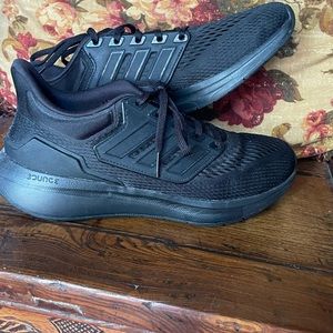 Adidas black bounce shoes 8.5 women